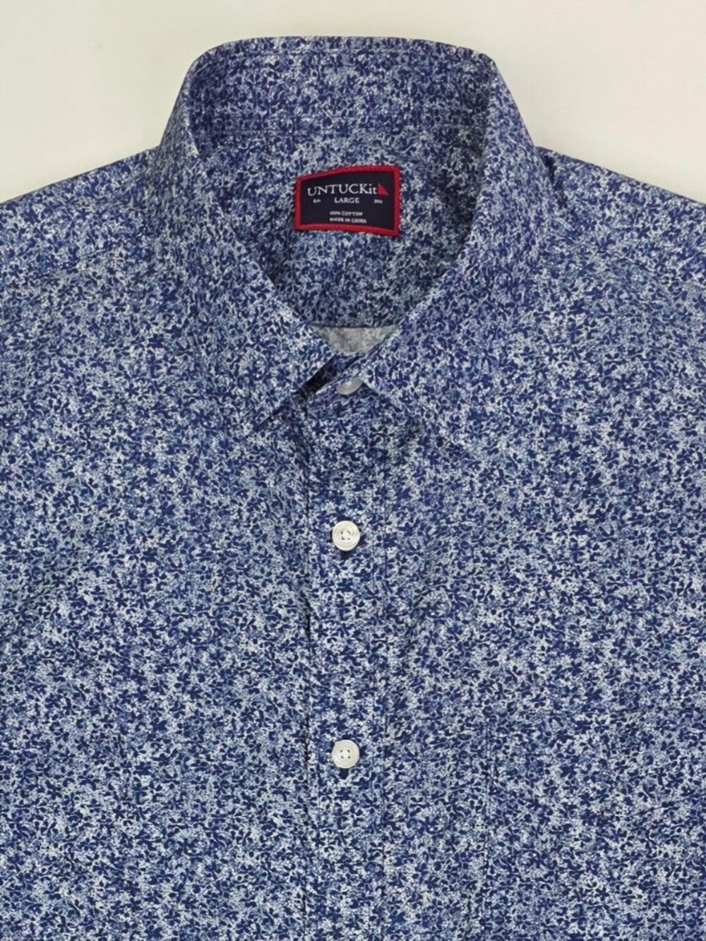 Untuckit Blue Floral Mens Size Large Short Sleeve Logo Tag Cotton Pocket Shirt